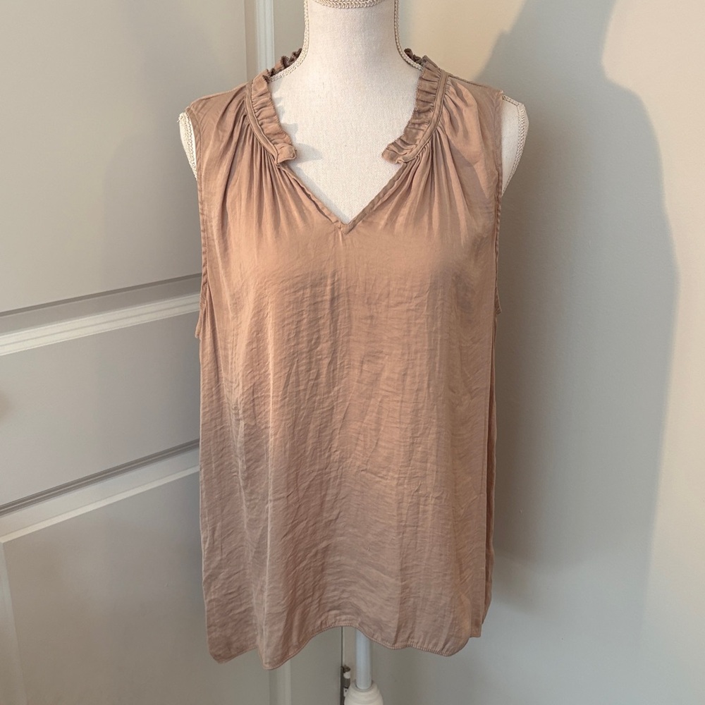 🎉 SALE Simply Vera Vera Wang Ruffled V-Neck Blouse - Tan